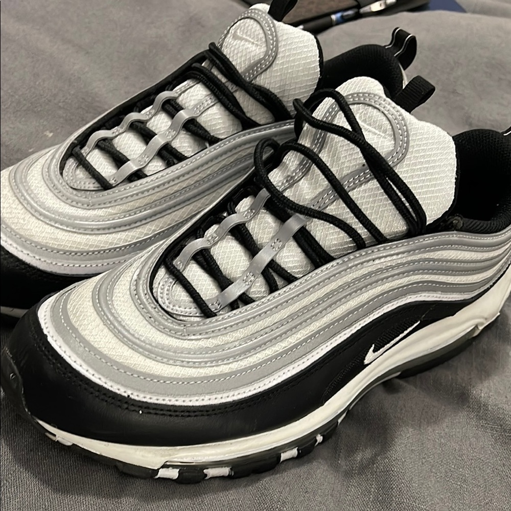 Nike Men's Black and White Sneakers